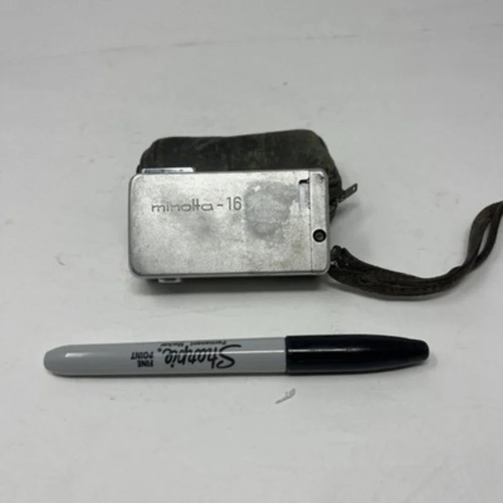 Vintage -Minolta 16 Miniature Film Spy Camera w/Original Case Rokkor 1-28 F 22mm